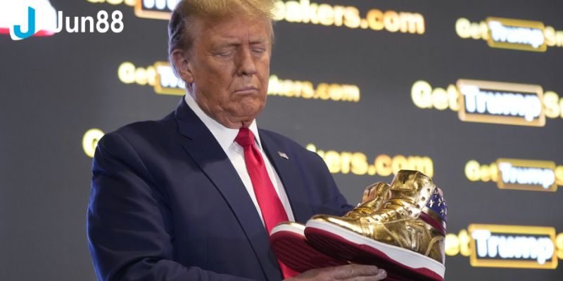 Mẫu giày sneaker mà ông Trump giới thiệu