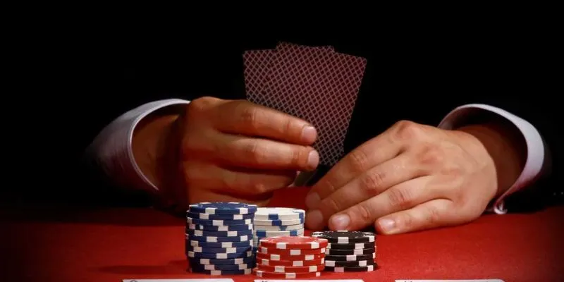 Khi nào nên chọn cược lớn trong Red Dog Poker?